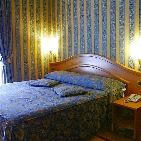Отель Solis